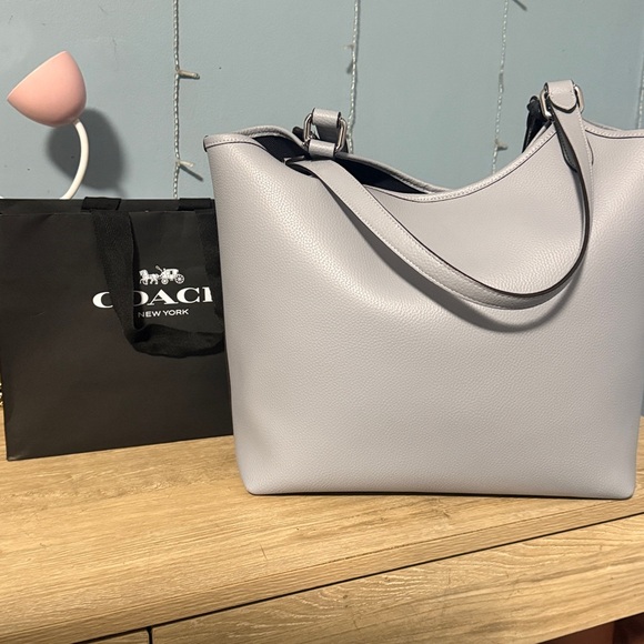 Coach Day Tote (retail) - Picture 4 of 7